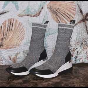 MICHEAL Micheal Kors 
Skyler Sneaker